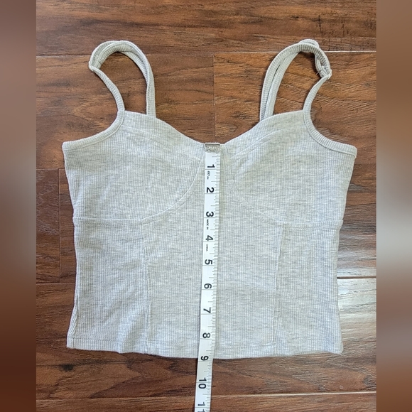 Forever 21 Ribbed Grey Cropped Top Tank Top Size Small - Picture 7 of 8